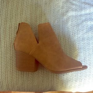 Quipid Peep Toe Heals